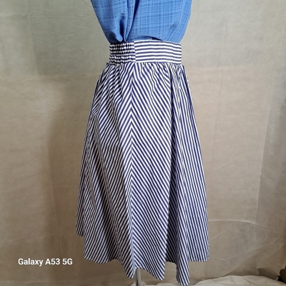 HAUTE Monde Blue & White Striped Skirt Women's Size Medium - Picture 4 of 5